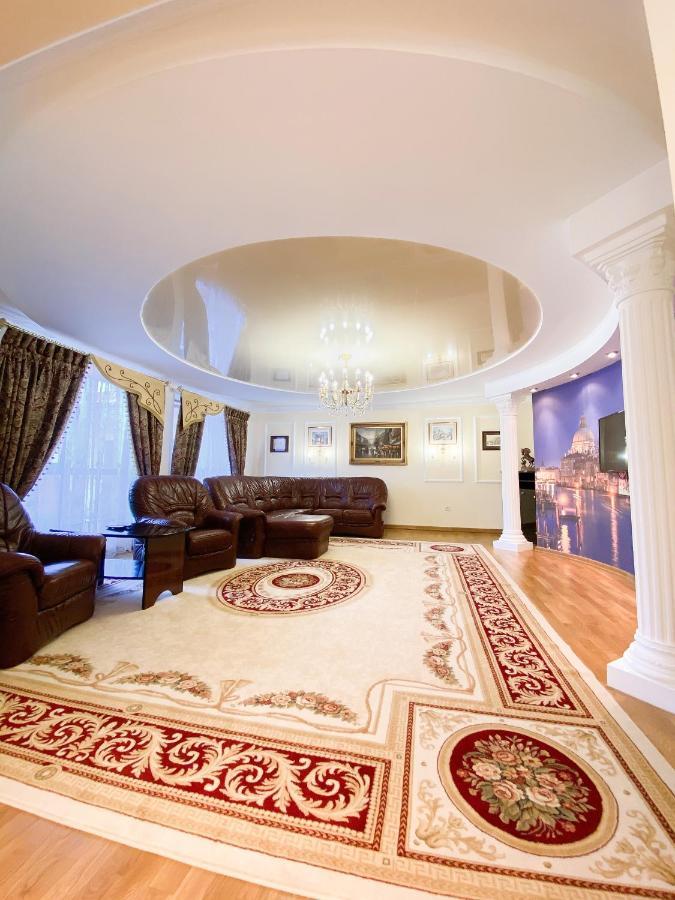 Петрос Family Hotel Γιαρέμτσε Εξωτερικό φωτογραφία