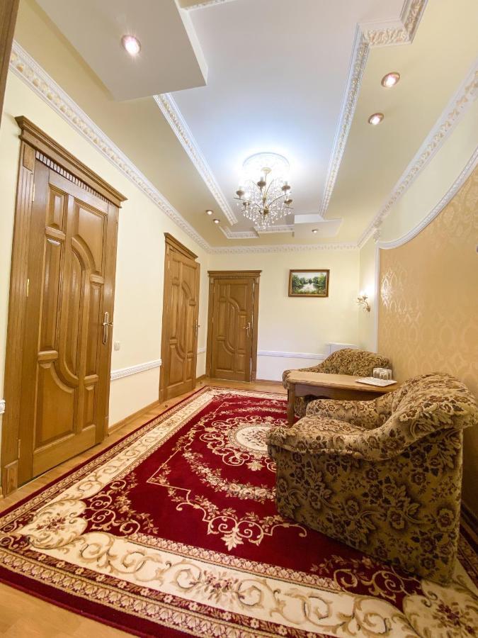 Петрос Family Hotel Γιαρέμτσε Εξωτερικό φωτογραφία