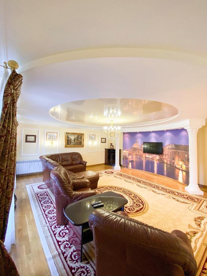 Петрос Family Hotel Γιαρέμτσε Εξωτερικό φωτογραφία