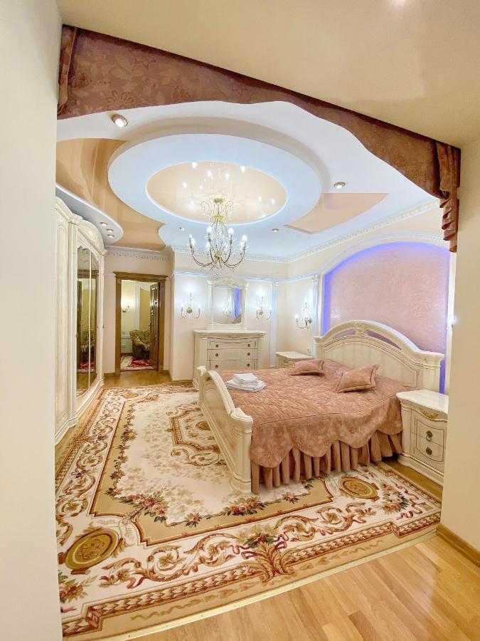 Петрос Family Hotel Γιαρέμτσε Εξωτερικό φωτογραφία