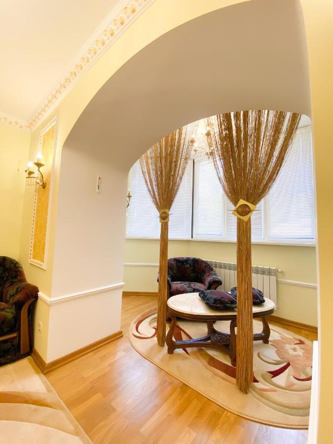 Петрос Family Hotel Γιαρέμτσε Εξωτερικό φωτογραφία