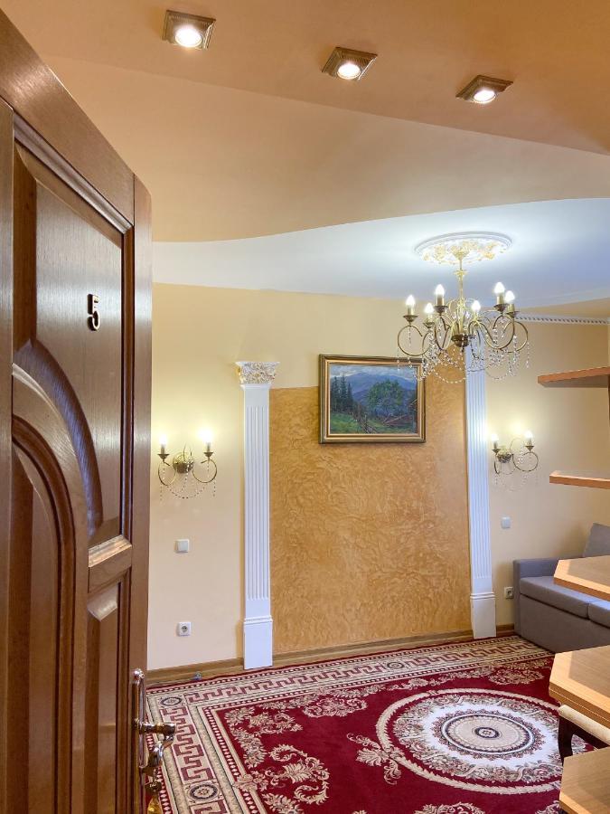 Петрос Family Hotel Γιαρέμτσε Εξωτερικό φωτογραφία