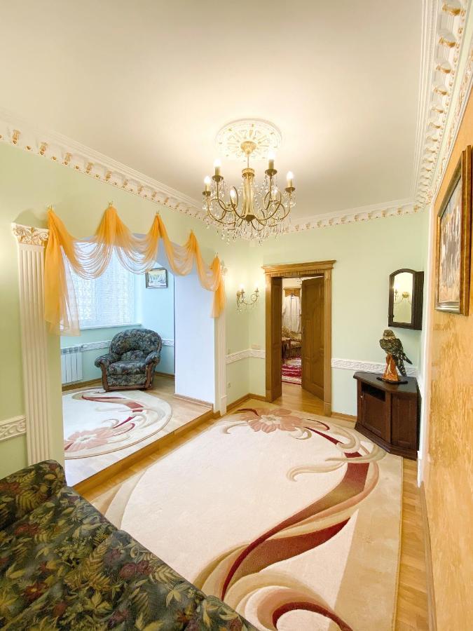 Петрос Family Hotel Γιαρέμτσε Εξωτερικό φωτογραφία