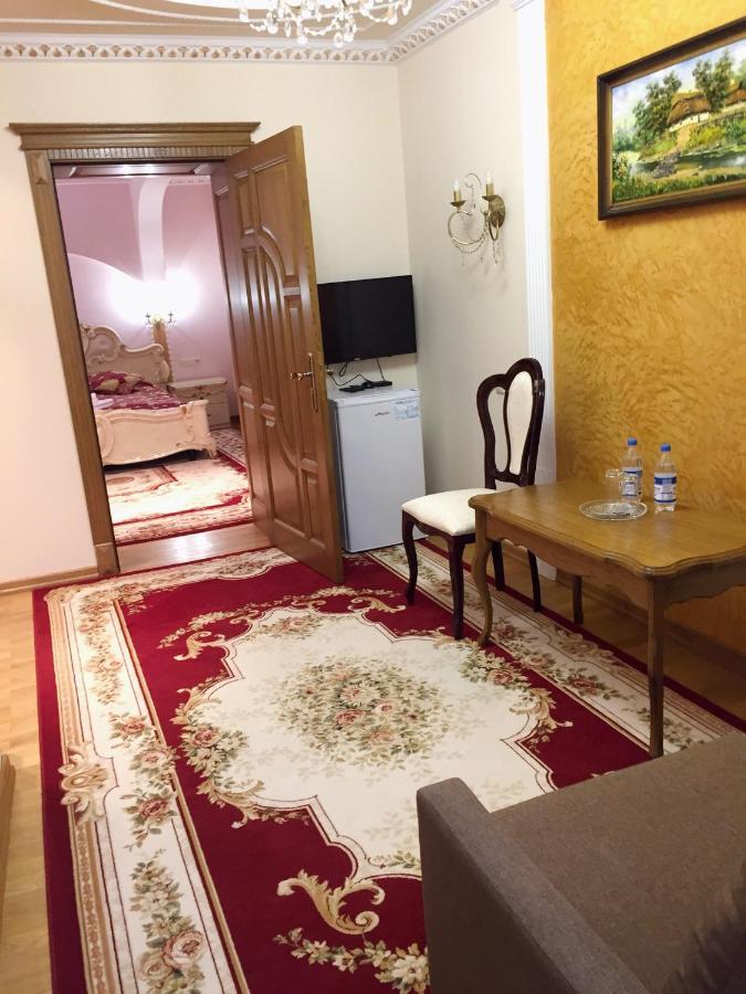 Петрос Family Hotel Γιαρέμτσε Εξωτερικό φωτογραφία