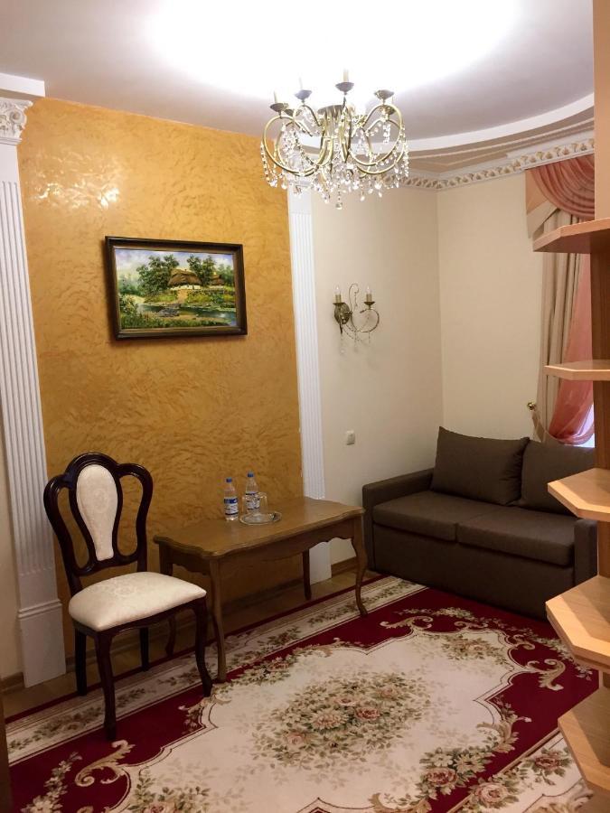 Петрос Family Hotel Γιαρέμτσε Εξωτερικό φωτογραφία