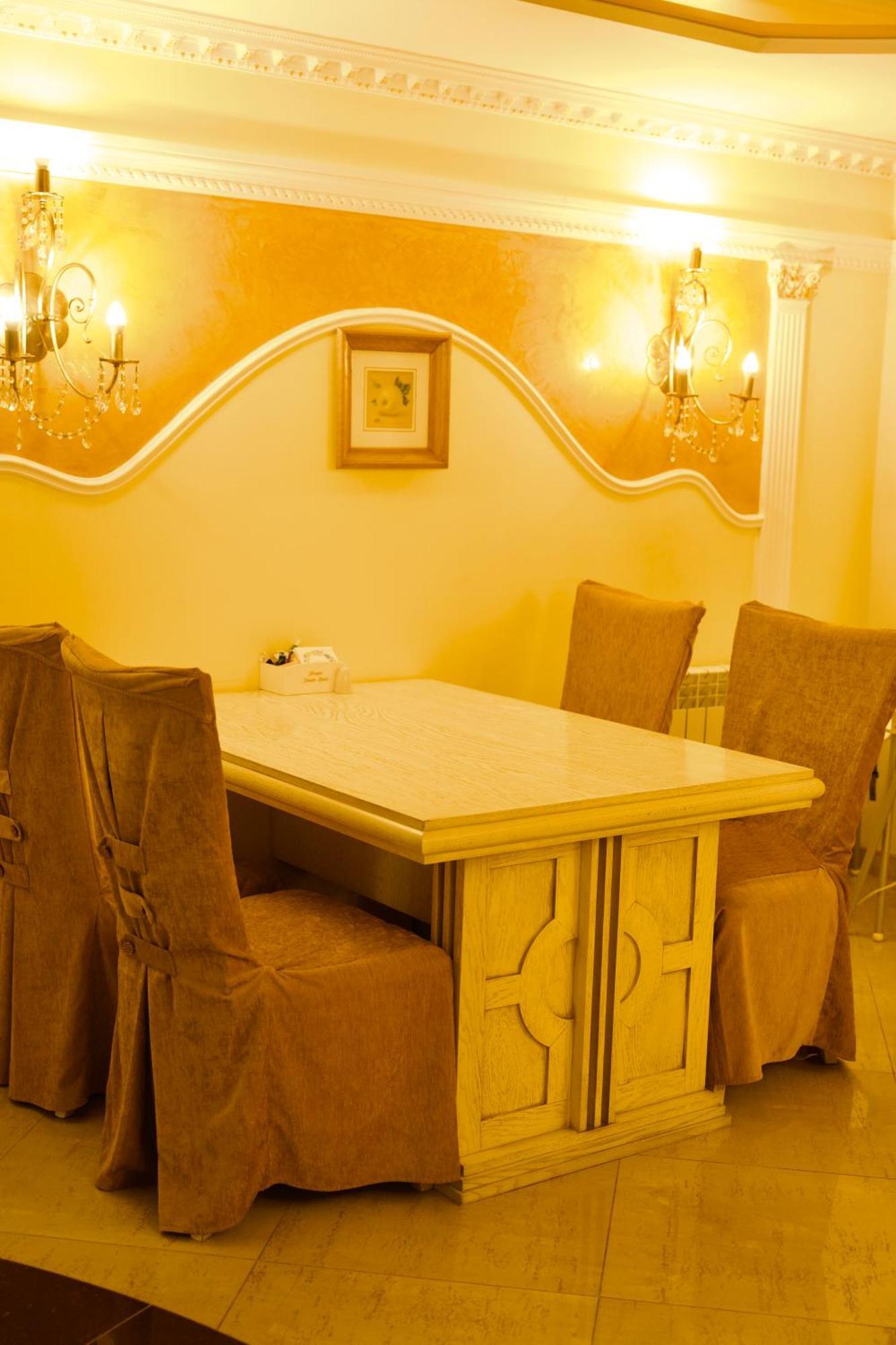 Петрос Family Hotel Γιαρέμτσε Εξωτερικό φωτογραφία