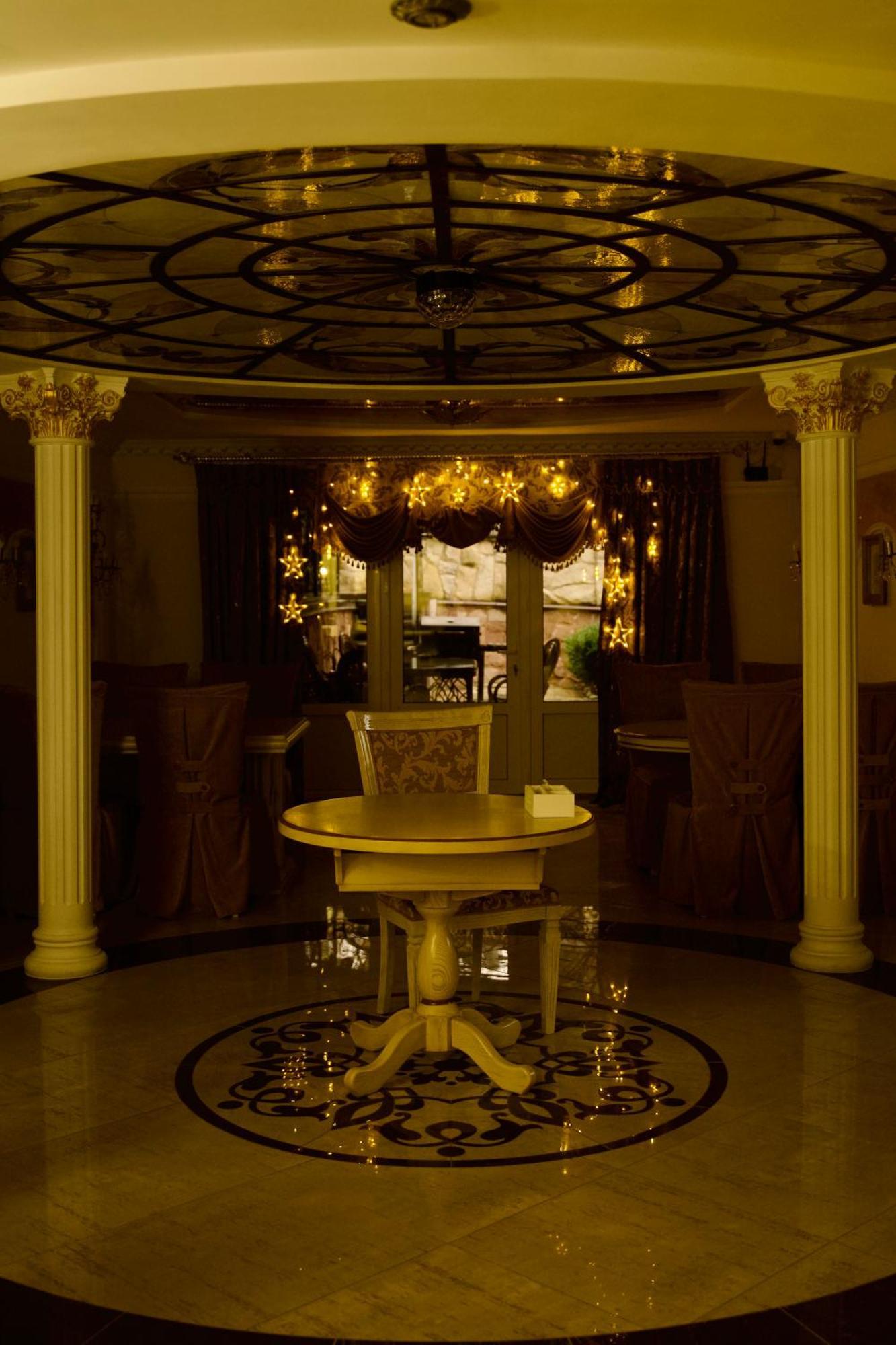 Петрос Family Hotel Γιαρέμτσε Εξωτερικό φωτογραφία